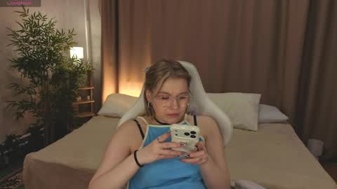 Collen Mon Tue Wed Thu Fri GMT 3 0300am - 0900am  online show from 04-08-26, 12:49