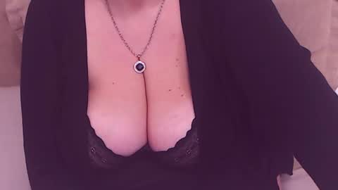 Maddison online show from 02-10-25, 12:19