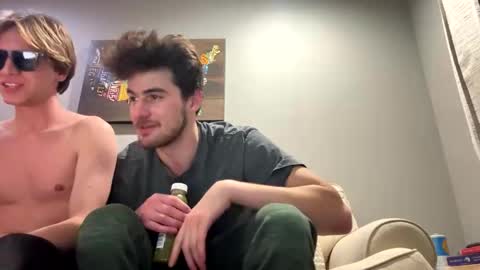 Snapshot of college_packing_8 chatting on 12-16-25, 11:10 college_packing_8 online show from 12-16-25, 11:10