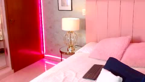 Snapshot of collinsgia chatting on 07-01-26, 12:29 Gia Colins online show from 07-01-26, 12:29