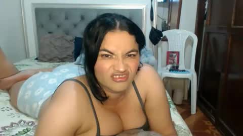 Snapshot of colombi4spice chatting on 05-28-26, 07:33 viviana online show from 05-28-26, 07:33