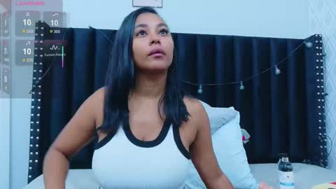 Snapshot of colombia_mommy_ chatting on 11-07-25, 12:27 GRETCHEN online show from 11-07-25, 12:27