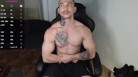 Snapshot of colombianmuscle8 chatting on 02-11-25, 03:50 colombianmuscle8 online show from 02-11-25, 03:50