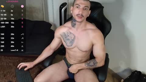 Snapshot of colombianmuscle8 chatting on 02-17-25, 01:36 colombianmuscle8 online show from 02-17-25, 01:36