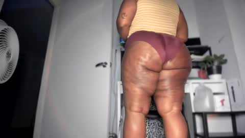 Snapshot of colorfullydark chatting on 09-26-25, 06:17 Noni online show from 09-26-25, 06:17