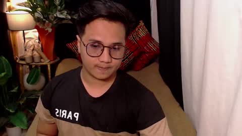 Snapshot of colossalboy chatting on 01-09-25, 11:36 Sunny online show from 01-09-25, 11:36