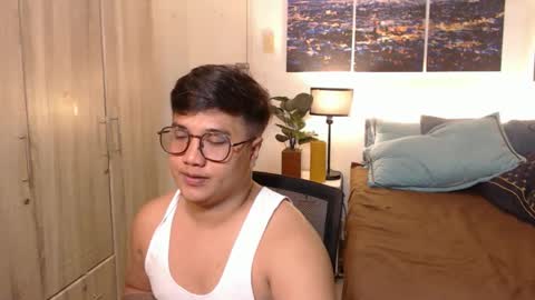 Snapshot of colossalboy chatting on 02-25-25, 12:24 Sunny online show from 02-25-25, 12:24