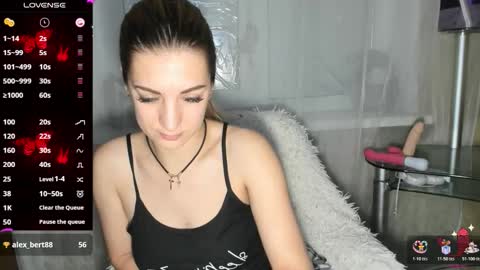 Snapshot of come_feel_me_ chatting on 11-17-25, 05:35 Mia online show from 11-17-25, 05:35