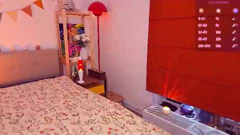 Snapshot of come_in_bed chatting on 07-25-26, 01:30 Audrey online show from 07-25-26, 01:30