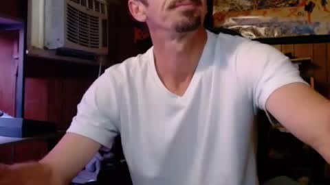 Snapshot of comic_king27 chatting on 06-23-26, 10:35 Nelson or ComicKing and sometime Peachy143 online show from 06-23-26, 10:35