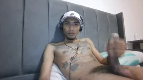 Snapshot of comoseria1927realg4life chatting on 06-21-26, 04:48 comoseria1927realg4life online show from 06-21-26, 04:48