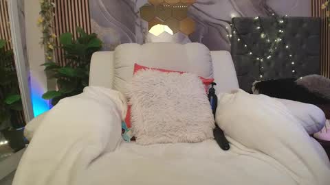 Snapshot of concubine_princess chatting on 05-06-26, 01:38 Ariane... online show from 05-06-26, 01:38