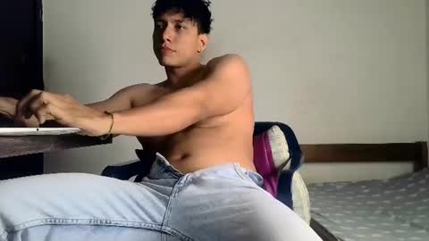 Snapshot of conde2710 chatting on 06-17-26, 09:23 ELCONDE online show from 06-17-26, 09:23