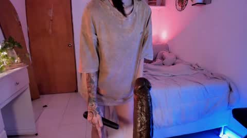 Snapshot of connie_deep chatting on 01-19-25, 01:22 connie online show from 01-19-25, 01:22