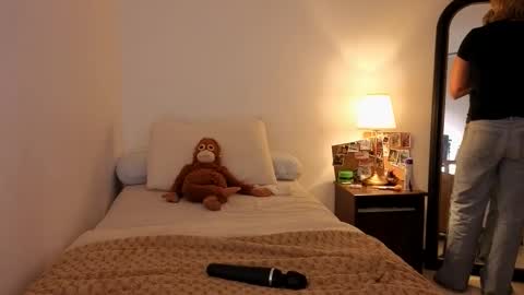 Snapshot of connie_varela chatting on 04-19-26, 03:28 new account online show from 04-19-26, 03:28
