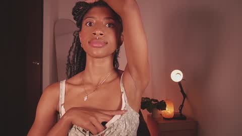 Snapshot of connie_west0 chatting on 12-18-24, 01:37   independent model online show from 12-18-24, 01:37