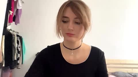 Amelia online show from 02-26-26, 12:26