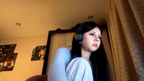 Isabella online show from 11-19-25, 06:19