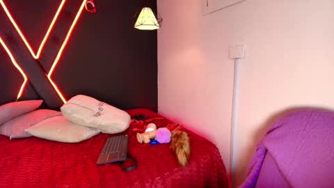 cookie_bit_ online show from 11-09-25, 12:20