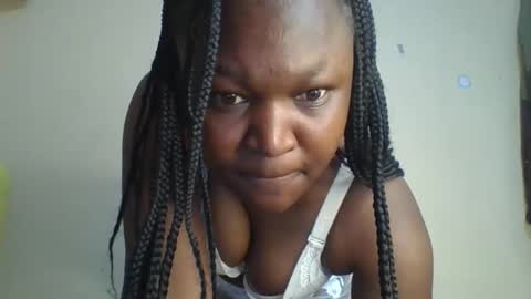Snapshot of coolgirl001 chatting on 09-18-25, 08:27 coolgirl001 online show from 09-18-25, 08:27