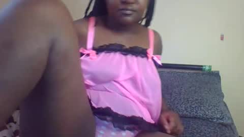 Snapshot of coolgirl001 chatting on 09-24-25, 08:17 coolgirl001 online show from 09-24-25, 08:17