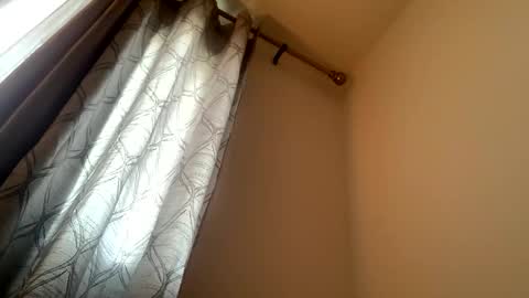 Snapshot of coolvibes69 chatting on 10-25-25, 04:24 coolvibes69 online show from 10-25-25, 04:24