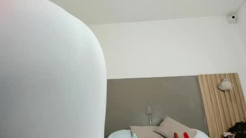 C O R A  L online show from 12-05-25, 02:09