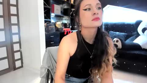 Snapshot of coral_gibson chatting on 10-22-25, 02:28 Coral online show from 10-22-25, 02:28