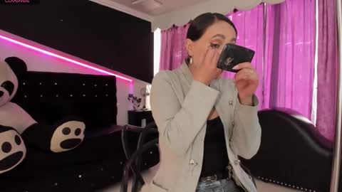 Snapshot of coral_gibson chatting on 02-04-26, 12:33 Coral online show from 02-04-26, 12:33