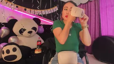 Snapshot of coral_gibson chatting on 03-31-26, 01:11 Coral online show from 03-31-26, 01:11