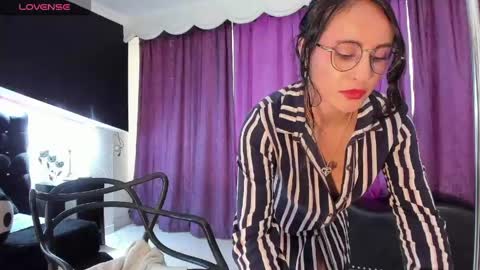 Snapshot of coral_gibson chatting on 04-15-26, 07:58 Coral online show from 04-15-26, 07:58