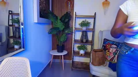 Snapshot of coral_lise chatting on 09-17-25, 11:12 Coral online show from 09-17-25, 11:12