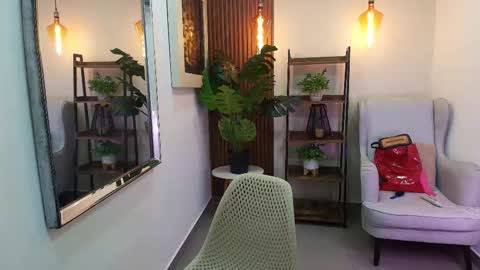 Snapshot of coral_lise chatting on 10-06-25, 11:07 Coral online show from 10-06-25, 11:07