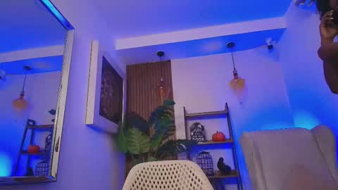 Snapshot of coral_lise chatting on 10-18-25, 11:33 Coral online show from 10-18-25, 11:33