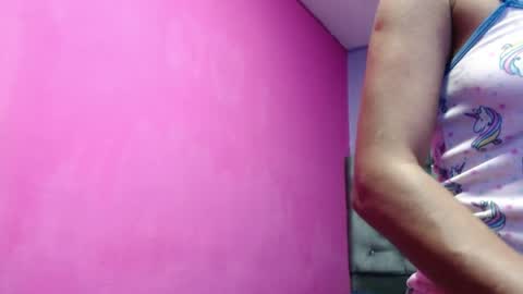 Snapshot of coral_whore18 chatting on 05-14-26, 01:07 Coral online show from 05-14-26, 01:07