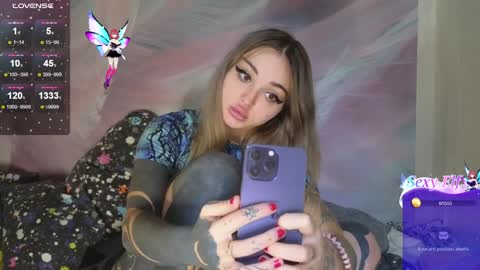 Snapshot of coralie20 chatting on 01-18-25, 11:00 coralie20 online show from 01-18-25, 11:00
