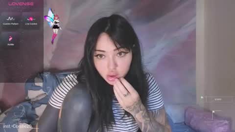 Snapshot of coralie20 chatting on 10-16-25, 11:22 coralie20 online show from 10-16-25, 11:22