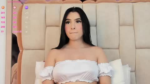 Snapshot of coraline__clark chatting on 12-15-24, 02:48 online show from 12-15-24, 02:48