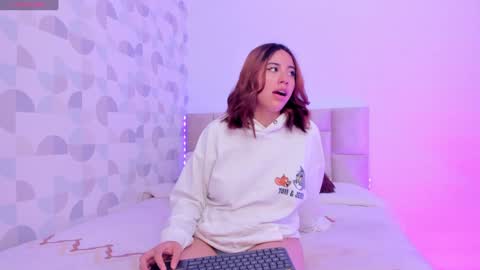 Snapshot of coraline_arts chatting on 01-25-25, 07:18 Cora online show from 01-25-25, 07:18