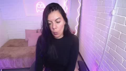 Carolina  online show from 10-10-25, 06:51