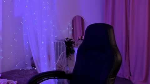 Snapshot of coralinekeyns chatting on 01-20-25, 05:15 little girl who is always right or Coraline online show from 01-20-25, 05:15