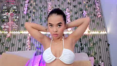 coralineross_ online show from 11-10-25, 10:47