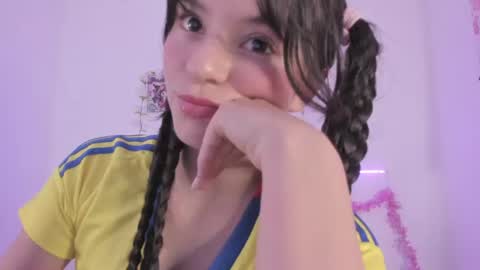 Coraline uwu     Bienvenidos al dulce mundo de Coraline    Hola amores soy Coraline  Una chica  tierna juguetona online show from 06-17-26, 10:32
