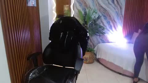 Snapshot of corall_tay1 chatting on 05-12-26, 11:51 corall_tay1 online show from 05-12-26, 11:51