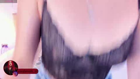 Snapshot of coralsmith11 chatting on 10-26-25, 05:08 Coral Smith online show from 10-26-25, 05:08