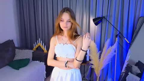 Lia online show from 11-21-25, 03:22