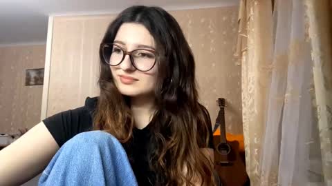 Elisheva online show from 11-10-25, 01:21