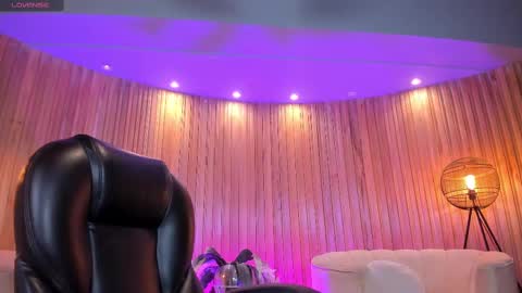 Corinne Russo online show from 03-08-25, 04:12