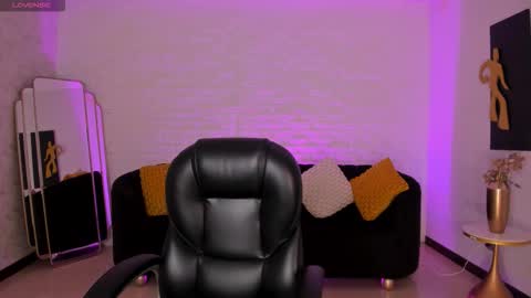 Corinne Russo online show from 12-23-25, 05:05