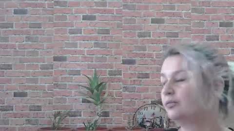 Elisa online show from 02-23-25, 09:22